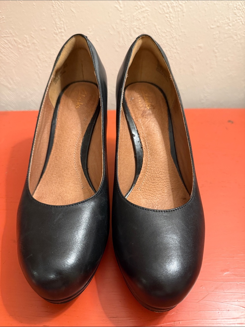 Clarks Artisan Delise Bliss Black Leather Women's Mid-Heel Pumps size 8 - Picture 3 of 10